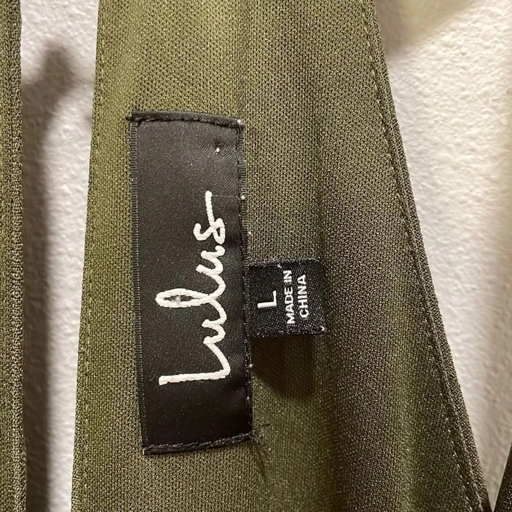 Lulus Woman’s army green jumpsuit. It’s missing the belt - Picture 7 of 12